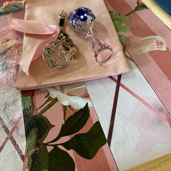 When A Woman Smokes Travel Kit 💨 - Picture 10 of 12